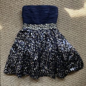 Strapless formal dress